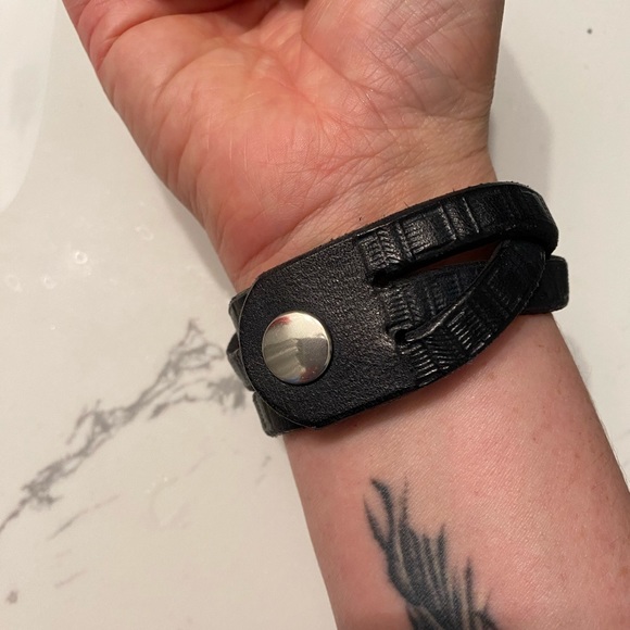 Leather bracelet - Picture 2 of 2